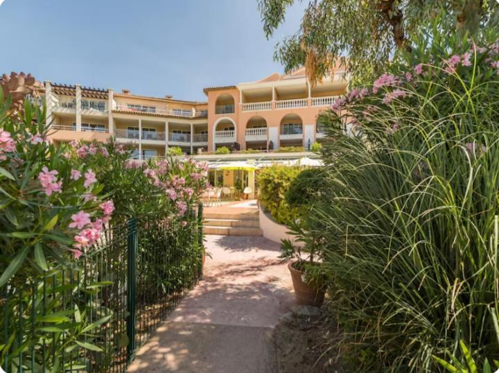 Residence Pierre & Vacances Premium Les Calanques Des Issambres 雷以桑布尔 外观 照片